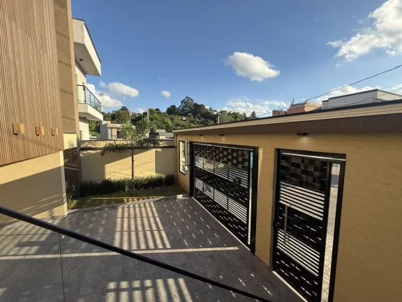 Imagem Casa à Venda com 6 Vagas e Piscina em Santana de Parnaíba