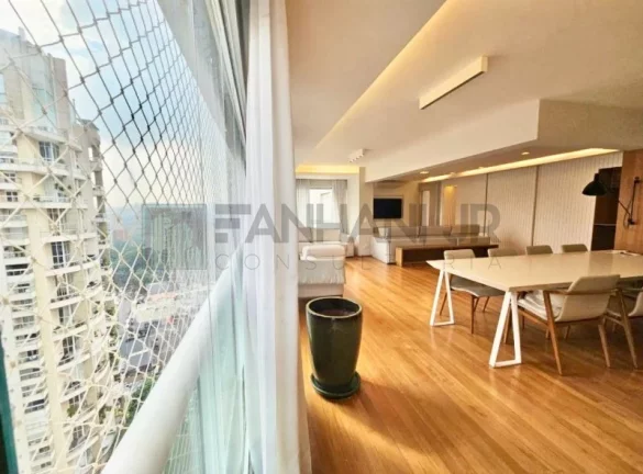 Imagem Apartamento Mobiliado na Vila Nova Conceição com 3 Suítes e 3 Vagas de Garagem - São Paulo-SP