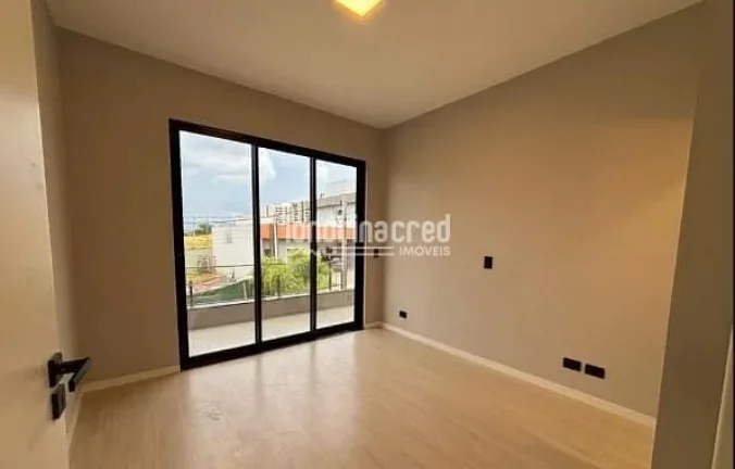 Imagem Sobrado contemporâneo à venda no Condomínio Moradas do Vale, com 220 m² de construção, 3 suítes amplas, piscina privativa,e excelente iluminação natural