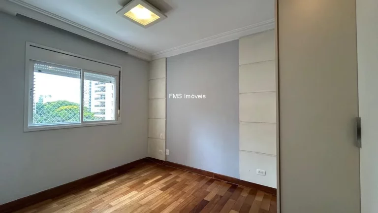 Imagem Apartamento para locação em Moema com 2 quartos, 1 suíte e 2 vagas de garagem
