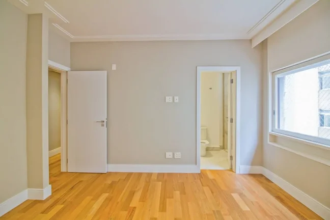 Imagem Apartamento 210M², 2Q, 1 Suíte, 2 Banheiros, 1 Vaga, Varanda, Academia, Salão de Festas, Playground, Jardim.