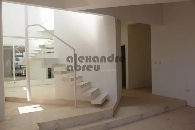 Imagem Cobertura triplex com 642m² área privativa próximo ao Shopping Higienópolis