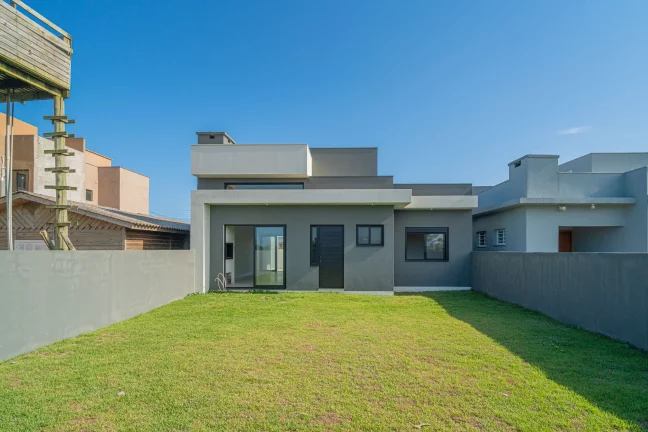 Imagem Casa à venda, com 3 quartos, 107m²