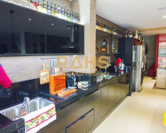 Imagem Completo em todos os detalhes, contemplada com um edifício de formas ousadas e modernas. Localizado...