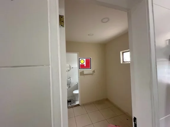 Imagem Vendo 2Q + depd, Estr Pau Ferro, alto, sol nascente, vista panorâmica, repleto armários, portaria 24 h, churrasq, salão festas, 1 vg,escolas proximas