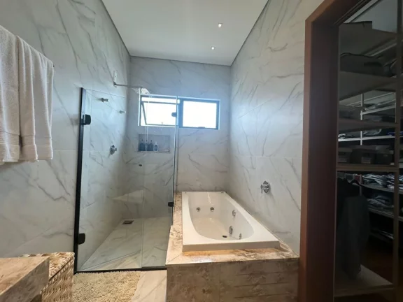 Imagem Casa de Alto Padrão no Bairro Cabral, Contagem  Oportunidade Imperdível!

Para quem busca um...