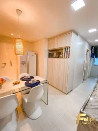 Imagem Cobertura Duplex com 300m², 4 suítes sendo 2 canadenses, 5 vagas de garagens soltas.