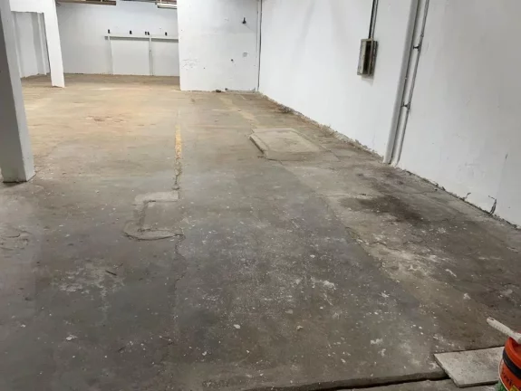 Imagem Galpão Comercial na Vila Antonieta - São Paulo-SP 380m² - 5 Banheiros Venda ou Locação