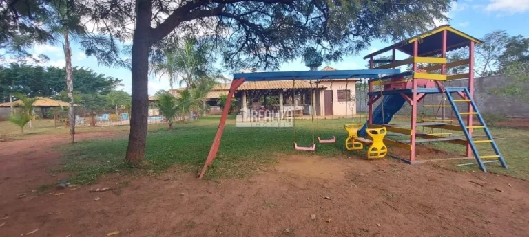 Imagem Chácara a venda no bairro Recanto das Flores, Uberaba - 4 dormitórios com suíte e 10 vagas na garagem!