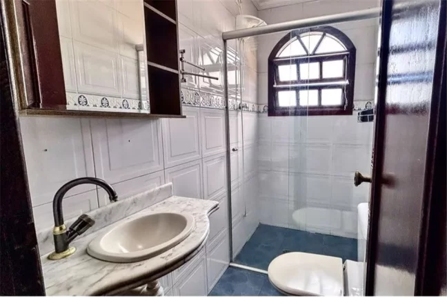 Imagem Sobrado Sustentável: Residência Aconchegante com Energia Renovável, Espaço Gourmet, Suítes Luxuosas e Memórias Inesquecíveis em 150m²