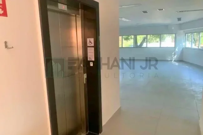 Imagem Imperdível Prédio monousuário Comercial à Venda em SP: 10 Salas, 6 Banheiros, 35 Vagas no Alto de Pinheiros - 1.344m²!