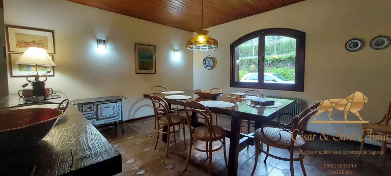 Imagem Casa a venda, com 5 dormitórios e 260m² em Campos do Jordão/SP
