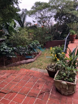 Imagem Sobrado com 4 dorm. (1 suíte) + 2 vagas e Piscina- Instituto de Previdência