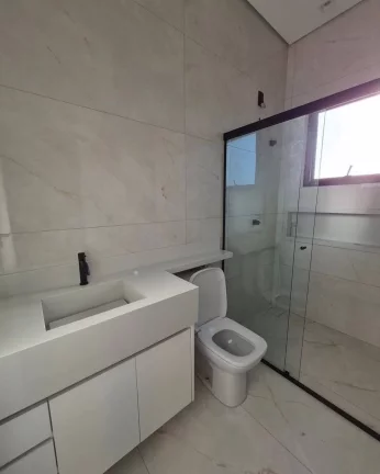 Imagem Casa com Piscina e espaço para viver.