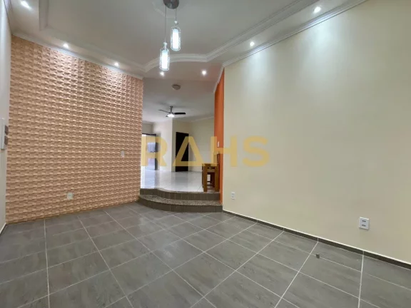 Imagem Excelente Casa com 1 suíte mais 3 quartos no bairro de Pirabeiraba em Joinville por R$890.000,00. T...