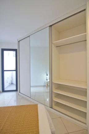 Imagem Apartamento 34M² Reformado, 1Q, 1 Banheiro, 1 Vaga, Varanda, Piscina, Academia, Salão de Festas, Sol da Manhã, Portaria 24h.