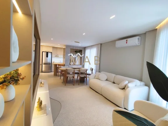 **MOBILIADO E DECORADO** Apartamento Duplex com 3 suítes, lavabo, cozinha, sala estar/jantar, área de serviço, sacada com churrasqueira. 2 vagas de ga