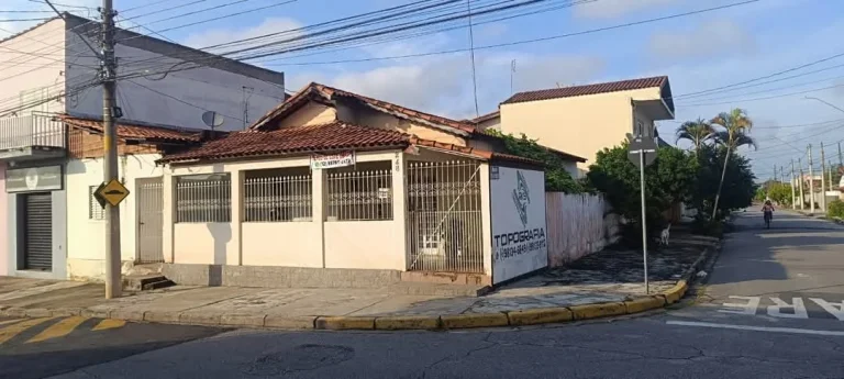 Imagem SALA AMPLA E CONFORTO GARANTIDO: CASA COM CORREDOR LATERAL POR R$ 400 MIL!