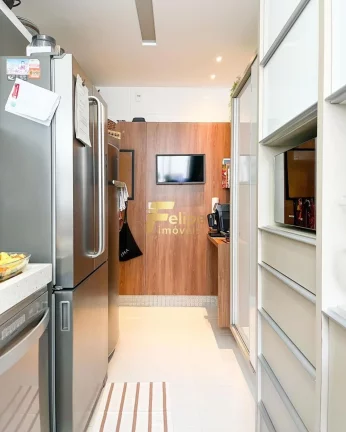 Imagem Com vista eterna para o mar, esse lindo apartamento está completamente montado e decorado com extremo requinte.