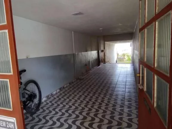 Imagem Prédio com dois apartamentos, ponto comercial e terraço com capacidade para expansão de mais dois andares.