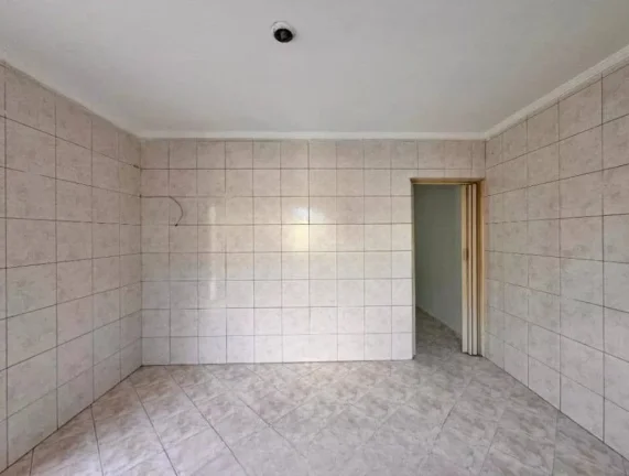 Imagem Casa para Alugar com 55mts, quintal no Jardim Rina
