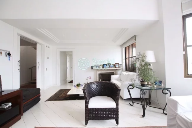 Imagem Excelente cobertura duplex, com 450m². Piso inferior com amplo living muito iluminado, home theater...