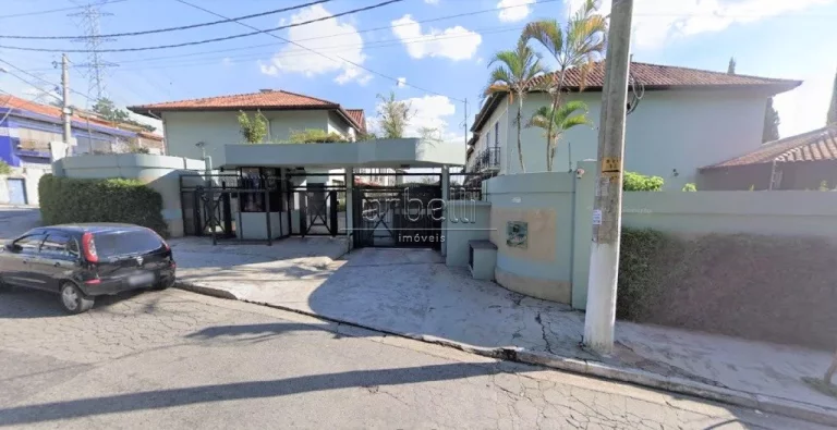 Casa em condomínio fechado com 92 metros quadrados, 2 dormitórios, 1 banheiro, 1 lavabo, despensa,...