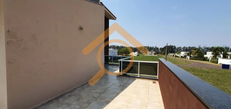 Imagem Casa em Condomínio de Luxo em Águas de Santa Bárbara-SP: 3 Quartos, Suíte, 2 Salas, 3 Banheiros, 4 Vagas, 220m².