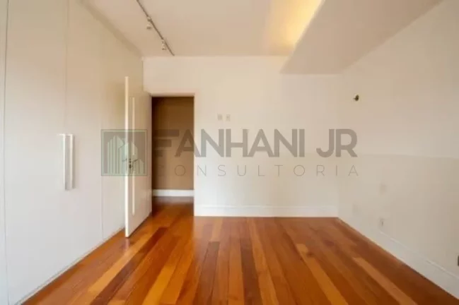 Imagem Luxuoso apartamento à venda em São Paulo-SP, Jardim Europa: 4 quartos, 4 suítes, 3 salas, 6 banheiros, 4 vagas de garagem, 310m².