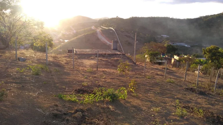 VENDE-SE TERRENO CRECI 42.187 CONTATO (33) 999228110 OU (33) 3521-0872