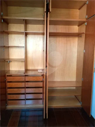 Imagem Apartamento à venda ou para alugar com 4 quartos, sendo 1 suíte, no condomínio Patricia, São Paulo - SP