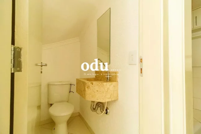 Imagem Um sobrado que une o conforto de uma casa com a praticidade e segurança de um condomínio. Com 100 ...