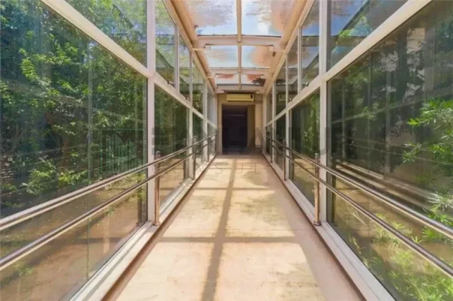 Imagem Casa Comercial para Locação em São Paulo-SP, no Jardim América: 10 Salas, 5 Banheiros, 20 Vagas de Garagem, 835m² de Área