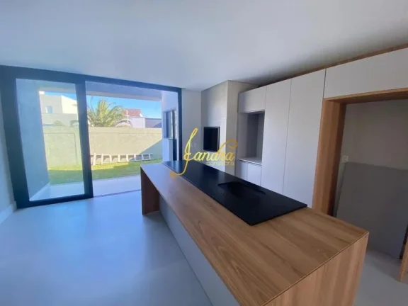 Imagem Casa térrea com 04 suítes, 155m² de área construída com mobília fixa