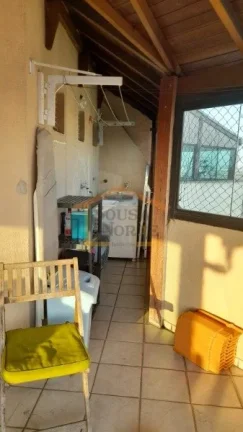 Imagem Apartamento com 3 dormitórios, sendo 2 no piso inferior e 1 no piso superior, 3 banheiros, sala par...
