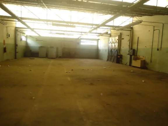 Imagem Excelente barracão para locação com ótima localização, duas entradas, guarita, almoxarifado, v...