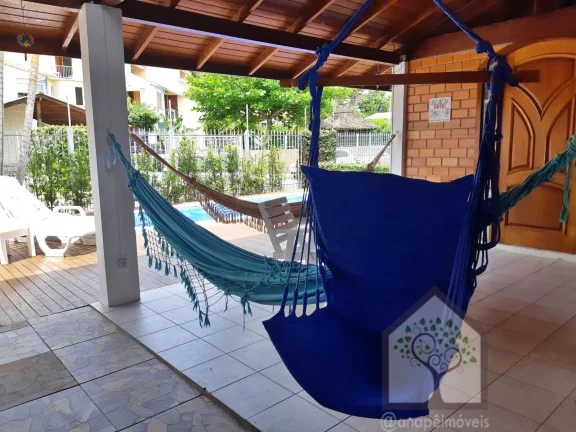 Imagem Casa na quadra da praia de Canasvieiras