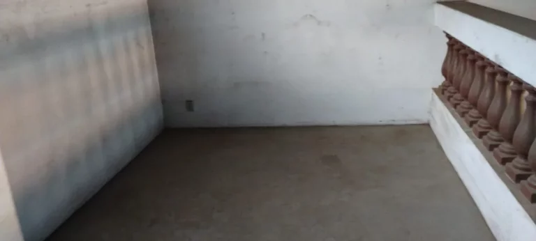 Imagem Barracão com 230m² com escritório, 2 banheiros e mezanino, vagas para recuo.Perto da Santa Casa, ...