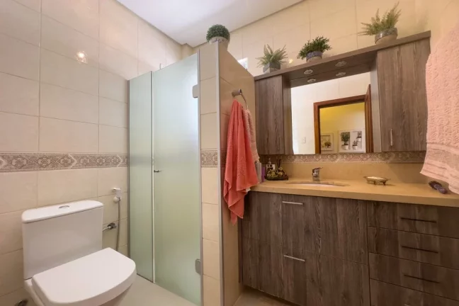 Imagem Casa à venda em Porto Alegre, Petrópolis, com 3 quartos, 85,7m2