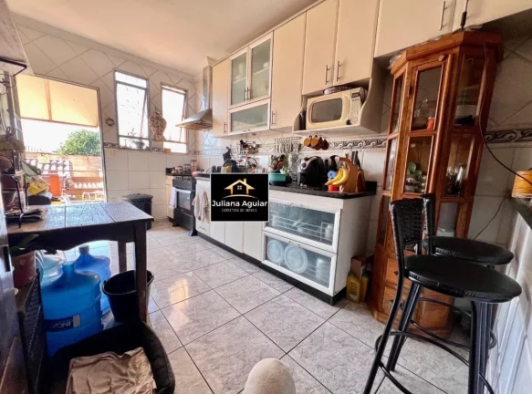 Imagem Luxuosa Casa à Venda em Belo Horizonte - Santa Amélia: 3 Quartos, 1 Suíte, 3 Salas, 3 Banheiros, 3 Vagas, 272m².