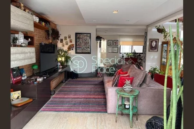 Imagem Cobertura em rua cobiçada de Perdizes. Totalmente reformada e planejada pelo escritório Fish Arqui...