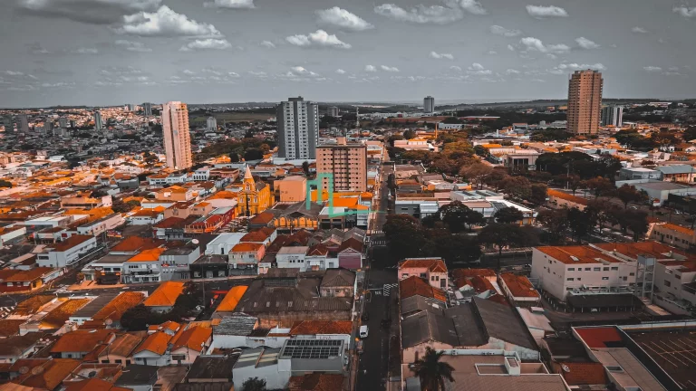 Imagem EXCELENTE BARRACÃO COMERCIAL PARA LOCAÇÃO EM AREA PRIVILEGIADA DE GRANDE FLUXO NA ESTAÇÃO.