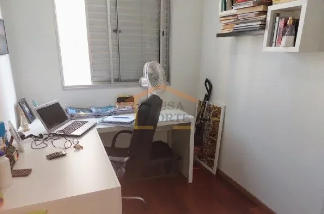 Imagem Apartamento com 61m², possui sala 2 ambientes com ar condicionado e sacada. Dispõe de 3 dormitóri...