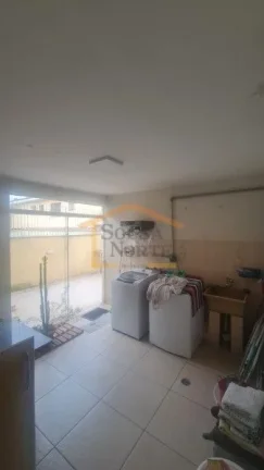 Imagem Sobrado com 198 m² de área construída, com elétrica e hidráulica atualizadas. Possui 2 dormitó...