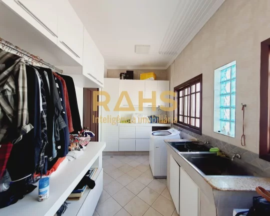 Imagem Maravilhoso sobrado casa em ótima localização no bairro Anita Garibaldi, com 420m² de área cons...