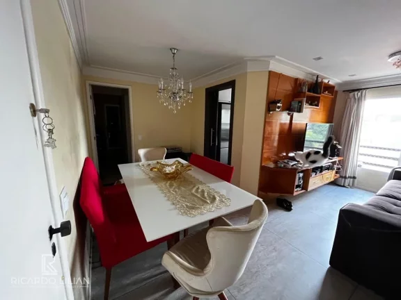Imagem Apartamento com 2 dormitórios sendo uma suíte, 70m² de area util e uma vaga de garagem coberta.