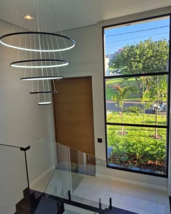 Imagem Casa com Piscina e espaço para viver.
