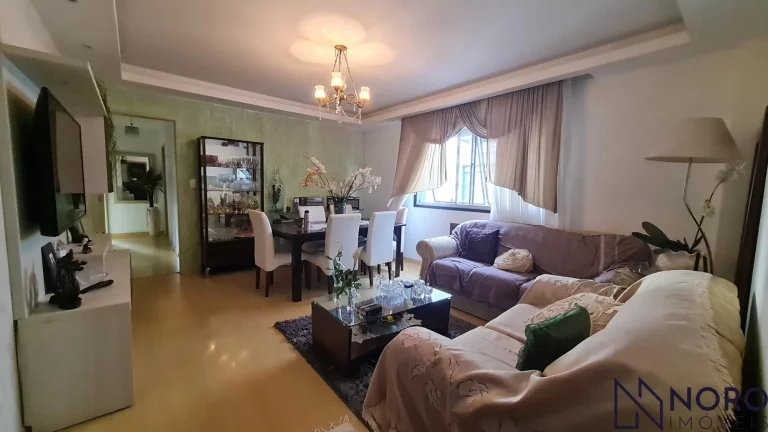 Apartamento Central de 3 Dormitórios com Suíte e Garagem - Semi Mobiliado