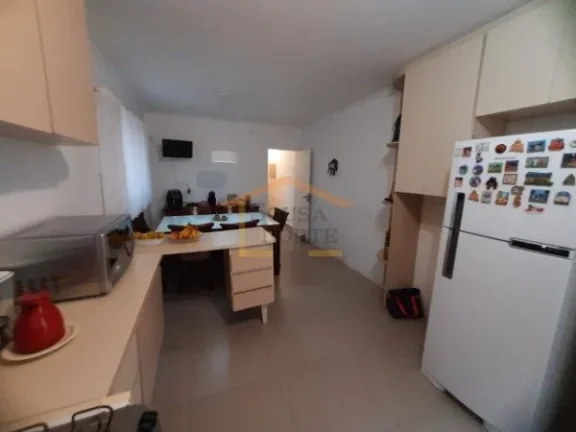 Imagem Sobrado com com 141 m² de área construída em terreno de 5x25. Dispõe de 3 dormitórios, sendo 1 ...