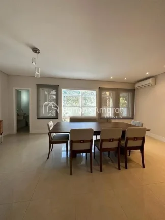 Imagem sta casa encantadora está situada em um ambiente tranquilo e seguro, proporcionando uma experiênci...